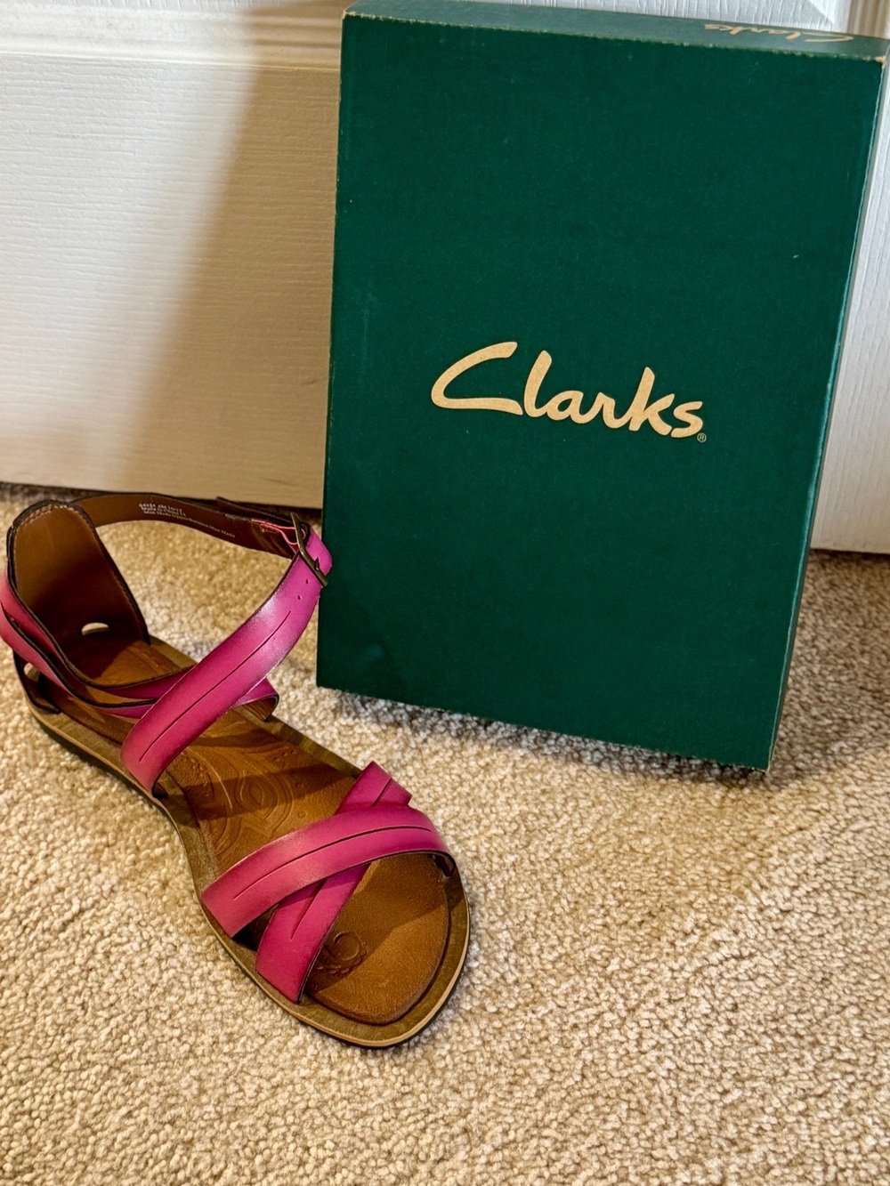 Clarks Women's Fuchsia Cross-Strap Sandals